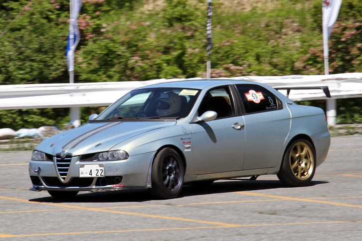 FFの特性を心得た走りで、健闘していた「アルファ・ロメオ156JTS」。