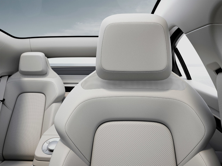 全席に独立シートスピーカーが備わっており、立体音響技術「360 Reality Audio」により、「没入感のある立体的な音場」を楽しめるという。