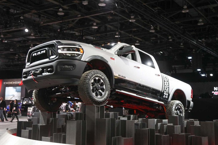 ダッジから独立したトラックブランドであるラムの「2500」シリーズが2019年モデルとして進化した。フロントフェイスや内装のデザイン変更、8段ATの採用（従来は6段AT）、フレーム強化による積載量の増加など、多岐にわたるアップグレードが行われている。写真は「パワーワゴン」と呼ばれるモデル。