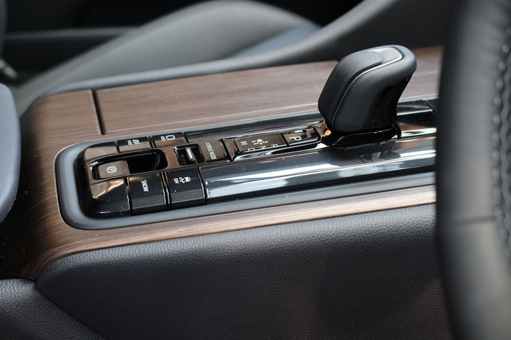 トヨタ・クラウン セダン（センターコンソール）