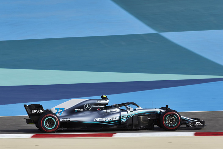 バーレーンのコースを得意とするメルセデスのバルテリ・ボッタス（写真）。今回の予選でもチームメイトのルイス・ハミルトンを上回る3番グリッドを獲得、レースではスタートで2位にジャンプアップしトップのベッテルを追ったのだが、あと一歩のところで抜けずタイムアップ。「最後の最後で僅差の2位、しかもペースが良かっただけに本当に残念」とはレース後のコメント。（Photo=Mercedes）