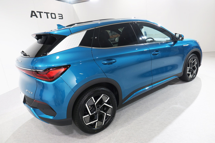 一充電走行距離はWLTCモードで485kmと、スタミナも十分の「ATTO 3」。出力85kWまでの急速充電に対応している。