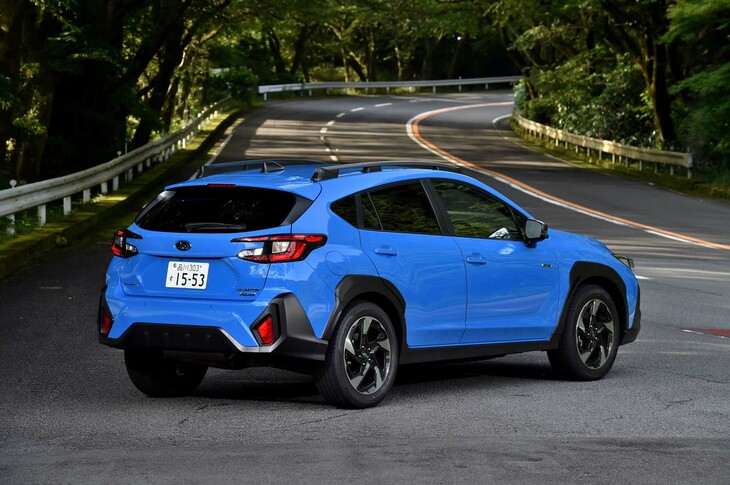 【スバル・クロストレック リミテッドのスペック】
	ボディーサイズ：全長×全幅×全高＝4480×1800×1580mm／ホイールベース：2670mm／車重：1620kg／駆動方式：4WD／エンジン：2リッター水平対向4 DOHC 16バルブ／モーター：交流同期電動機／トランスミッション：CVT／エンジン最高出力：145PS（107kW）/6000rpm／エンジン最大トルク：188N・m（19.2kgf・m）/4000rpm／モーター最高出力：13.6PS（10kW）／モーター最大トルク：65N・m（6.6kgf・m）／タイヤ：（前）225/55R18 98V M＋S／（後）225/55R18 98V M＋S（ファルケン・ジークスZE001A A/S）／燃費：15.8km/リッター（WLTCモード）／価格：328万9000円
	
	【取材時の燃費データ】
	テスト距離：246.0km（市街地2：高速道路5：山岳路3）／使用燃料：20.1リッター（レギュラーガソリン）／参考燃費：11.7km/リッター（満タン法）／11.6km/リッター（車載燃費計計測値）