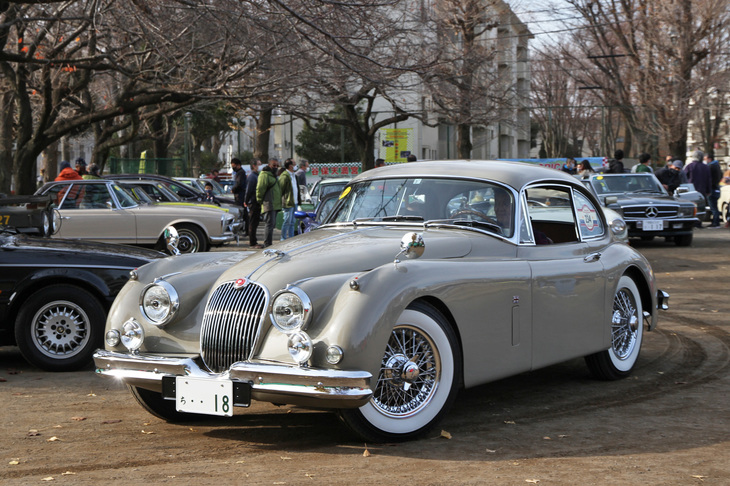「ジャガーXK150FHC」。1957年にデビューした「XK120」に始まる、XKシリーズの最終発展型。