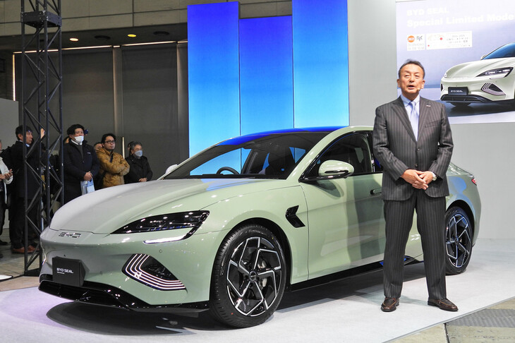 「シール エディション ペールグリーン」は、同車の「日本カー・オブ・ザ・イヤー2024-2025」における10ベストカー選出、および「RJCカーオブザイヤー」でのテクノロジー・オブ・ザ・イヤー受賞を記念した特別仕様車だ。