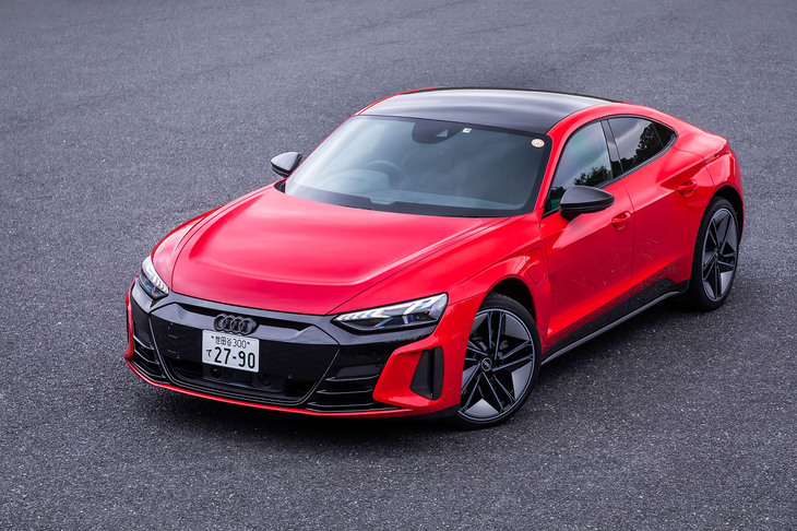 2021年4月に日本導入が発表されたアウディの新型電気自動車「e-tron GT」。ローンチコントロール使用時のシステム最高出力が530PSとなる「e-tron GTクワトロ」と、同646PSとなる「RS e-tron GT」（写真）の2モデルが販売される。