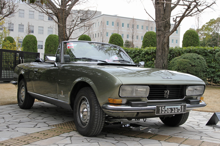 これも特別賞であるガレリア・アミカ賞が授与された1973年「プジョー504カブリオレ」。かつてプジョーのプロダクションモデルはピニンファリーナがスタイリングを手がけており、実用サルーンをベースとするシャレたカブリオレとクーペもラインナップされていた。