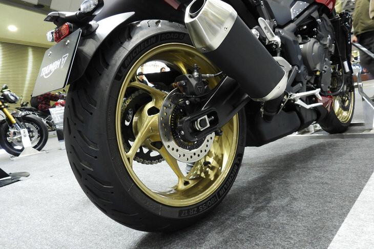 トライアンフ・トライデント800