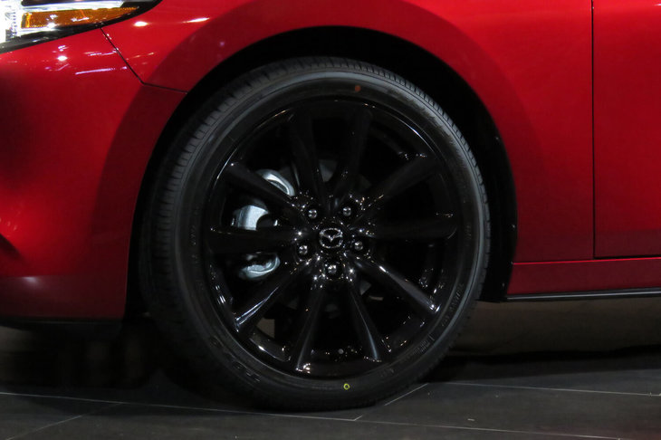 マツダ3ハッチバック（タイヤ＆ホイール）