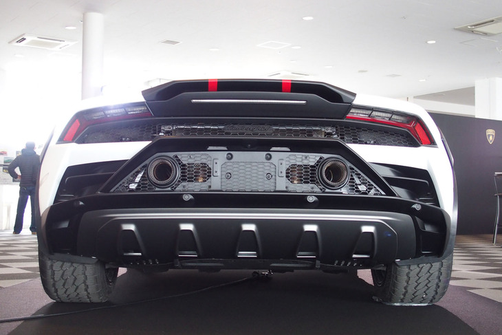 ランボルギーニ・ウラカン ステラート（リアビュー）