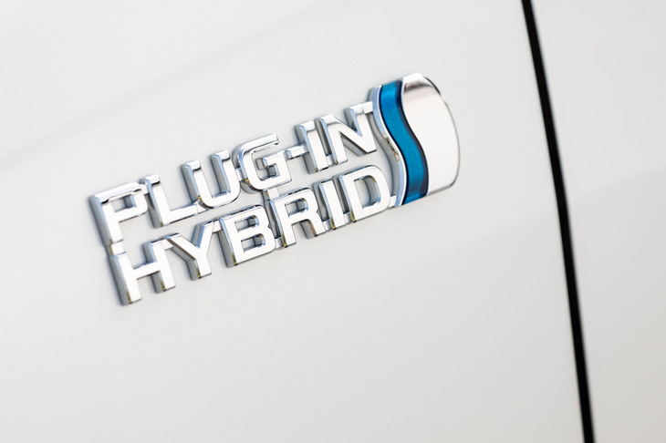 プラグインハイブリッド車というとエコカーのイメージが強いがトヨタは「RAV4 PHV」について、「プラグインハイブリッドシステムの潜在能力を生かして、さらなる『Fun to Drive』を追求したモデル」と説明。電動パワートレインならではの走りも楽しめるモデルとして訴求している。