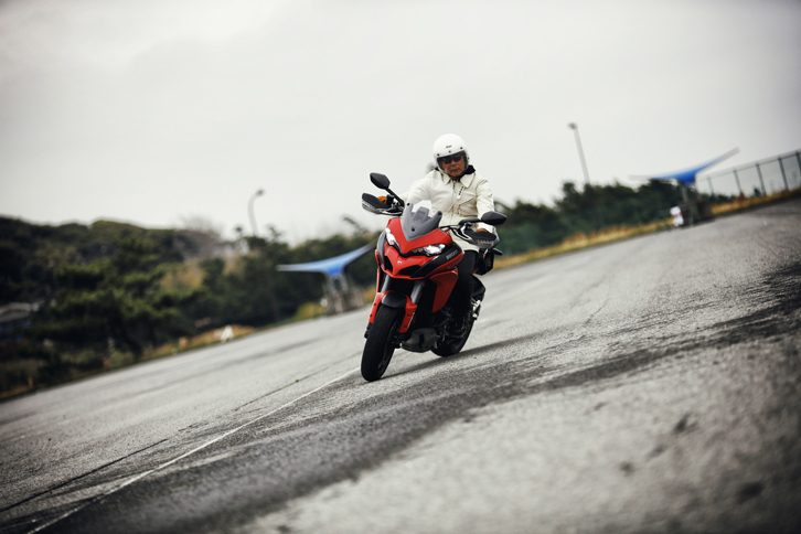 ボディーサイズ：全長×全幅×全高＝2200×--×--mm
	ホイールベース：1529mm
	重量：235kg
	エンジン：1198.4cc 水冷4ストローク L型2気筒 DOHC 4バルブ
	最高出力：150ps（112kW）/9500rpm
	最大トルク：13.1kgm（128Nm）/7500rpm