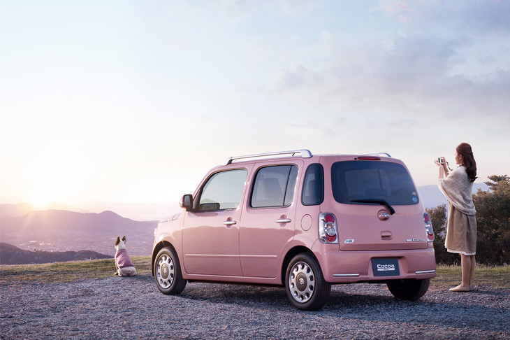 悪いクルマじゃないんですけど、こういうイメージで訴求されると、やっぱり男は手を出しにくいんですよ……。