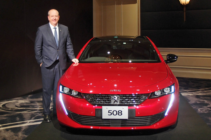 新型「プジョー508」と、オートモビル・プジョーのCEOを務めるジャン＝フィリップ・アンパラト氏。