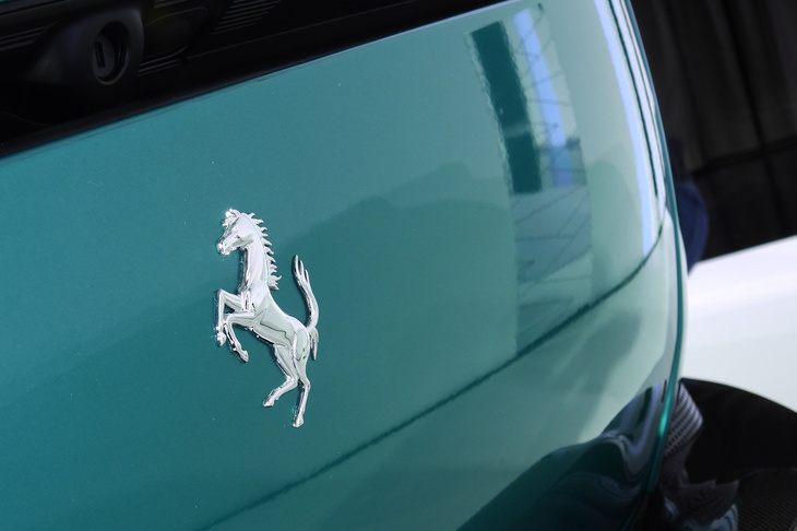 フェラーリ・アマルフィ スパイダー（エンブレム）