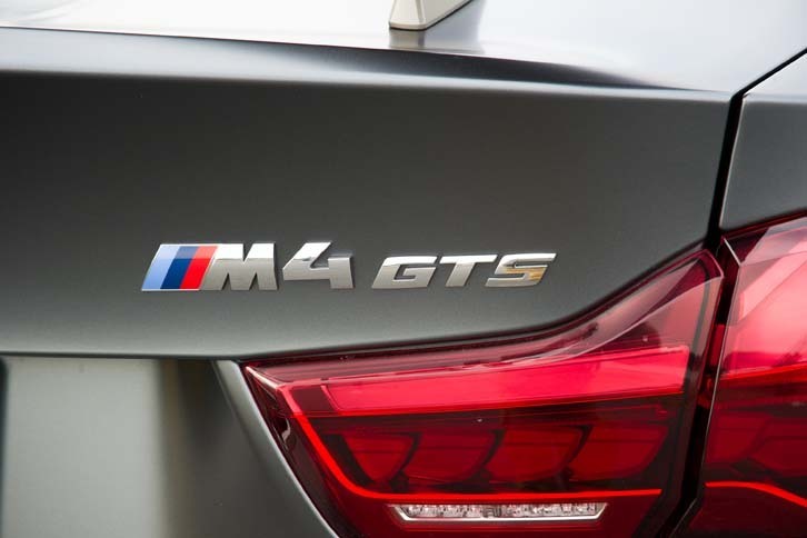 「BMW M4 GTS」は、「BMW M3」の生誕30周年を記念して、全世界で700台の限定モデルとして販売された。日本市場には30台が導入されたが、すでに完売している。