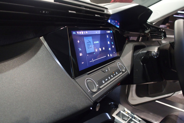 プジョー308アリュール（ダッシュボード）