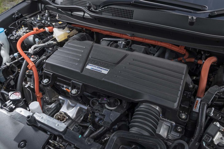 パワーユニットは2リッター直4エンジンに2つのモーターを組み合わせた「スポーツハイブリッドi-MMD」。エンジンが駆動を担当するのは高速巡航時のみで、モータードライブが基本となる。