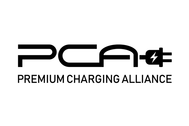 ポルシェ、アウディ、フォルクスワーゲンの3ブランドが参画する急速充電ネットワーク「プレミアム チャージング アライアンス（PCA）」のロゴマーク。PCAはポルシェとアウディが始めた急速充電器のネットワーク事業で、2022年11月にフォルクスワーゲンも加わった。