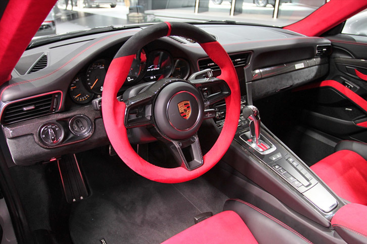 ポルシェ911 GT2 RS（インテリア）