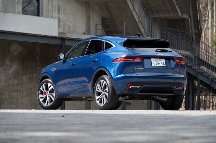 フロア下に搭載される駆動用リチウムイオンバッテリーの容量は15kWh。