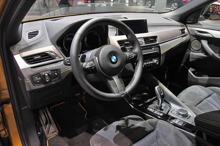 BMW X2（インテリア）