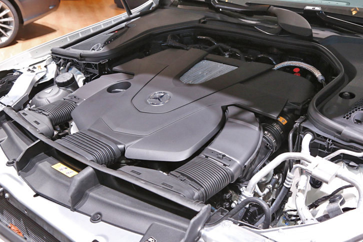 メルセデス・ベンツE400 4MATICクーペ