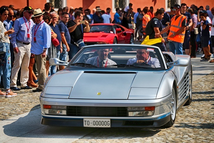 マラネッロの市街地で行われたフェラーリパレードの様子。