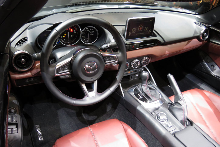 MX-5 RF（日本名：ロードスターRF）