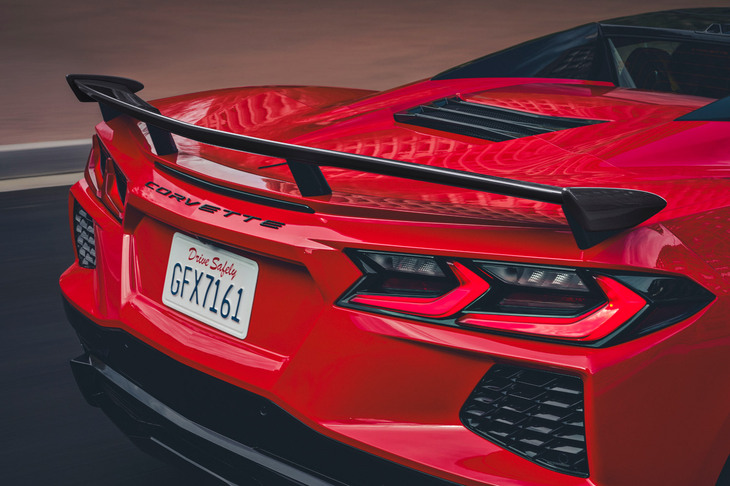 新デザインのリアスポイラー。