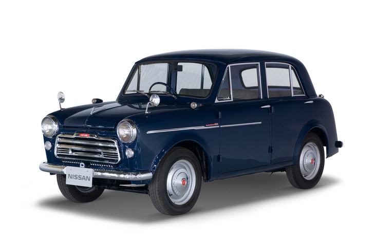 1957年「ダットサン1000」。ライセンス生産していた「オースチンA50」用の1.5リッター直4 OHVエンジンのストロークを縮めて1リッターとしたエンジンを搭載。その性能と耐久性は翌1958年に参戦した豪州一周ラリーのクラス優勝で実証された。