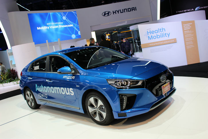 “プリウス・キラー”こと「ヒュンダイ・アイオニック」の自動運転プロトタイプ。「同一ボディーでHV、PHV、EVの3つを展開している世界唯一のモデル」を売りにしている同車だが、自動運転が実現すれば、さらに注目を集めるのではないだろうか。