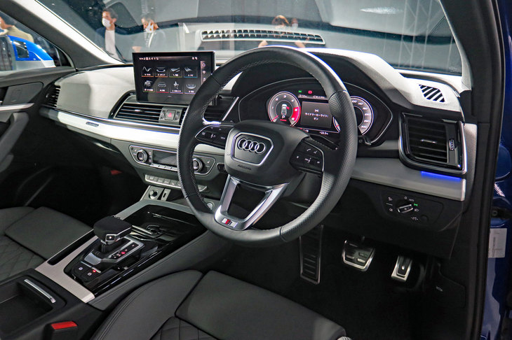 アウディQ5スポーツバック 1st edition（インストゥルメントパネルまわり）