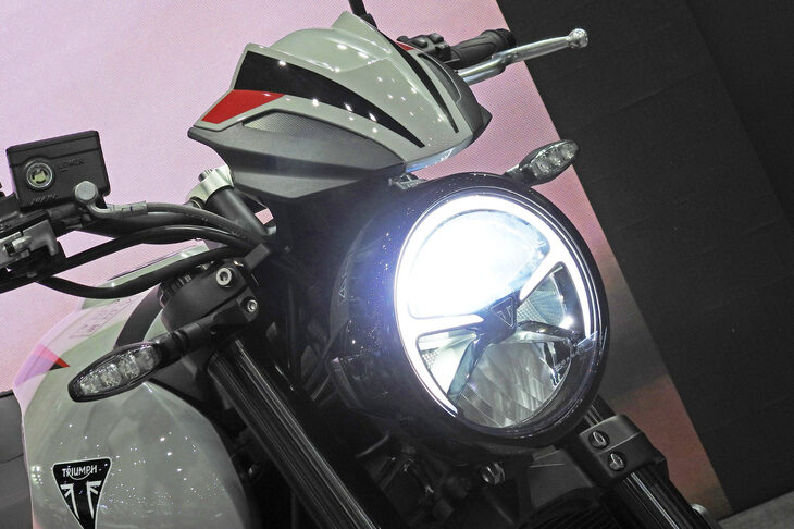 トライアンフ・トライデント800