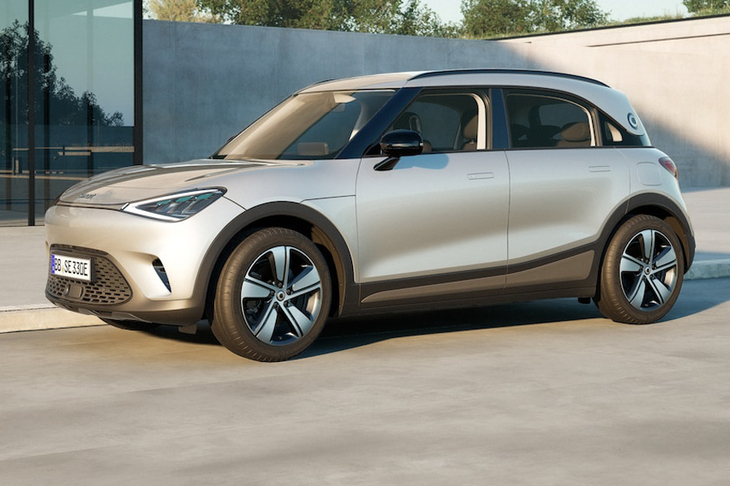 キックアップしたドアパネルのラインと、後方に向かって下がるウィンドウ上端のラインが独特な個性を生んでいる。