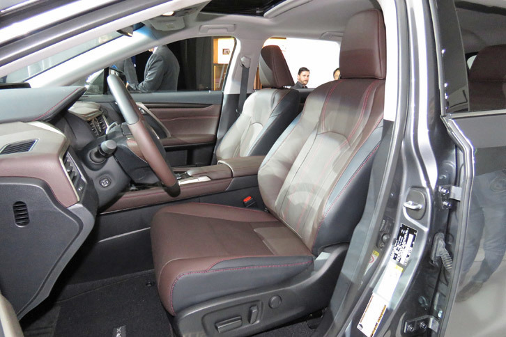 レクサスRX350L（1列目シート）