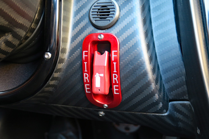 パガーニ・ウアイラ ロードスターBC（消火スイッチ）