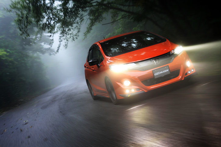 テスト車は、2017年12月発売予定のスポーツサスペンションを装着していた。これにより、車高および最低地上高は15mmダウンする。