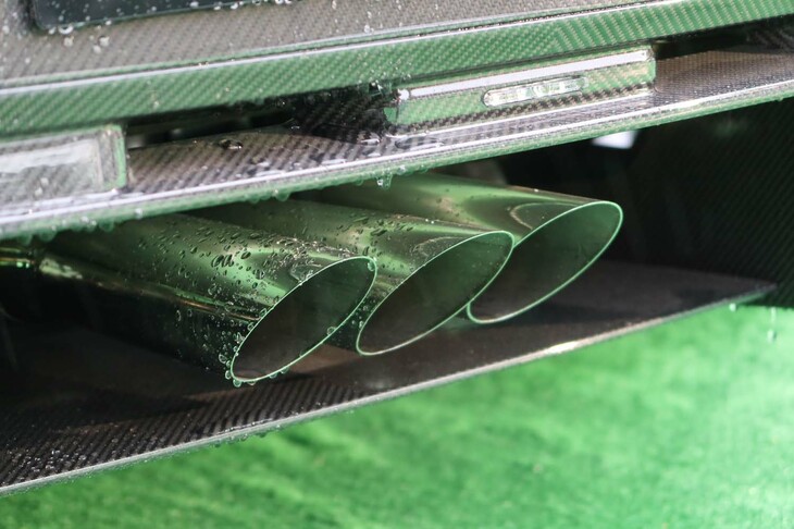 アストンマーティン・ヴァラー（エキゾーストパイプ）