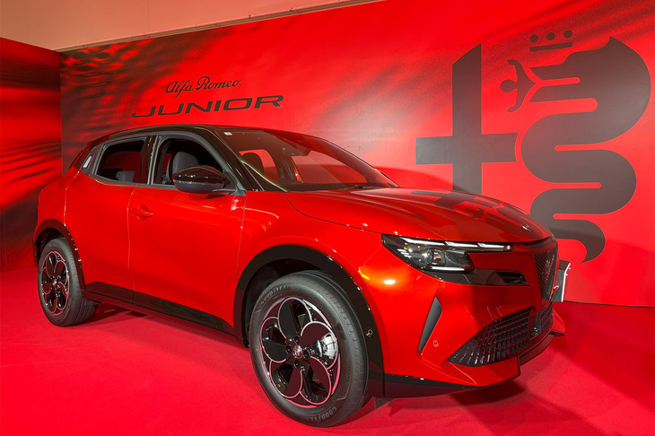 アルファ・ロメオ・ジュニア（フロントビュー）