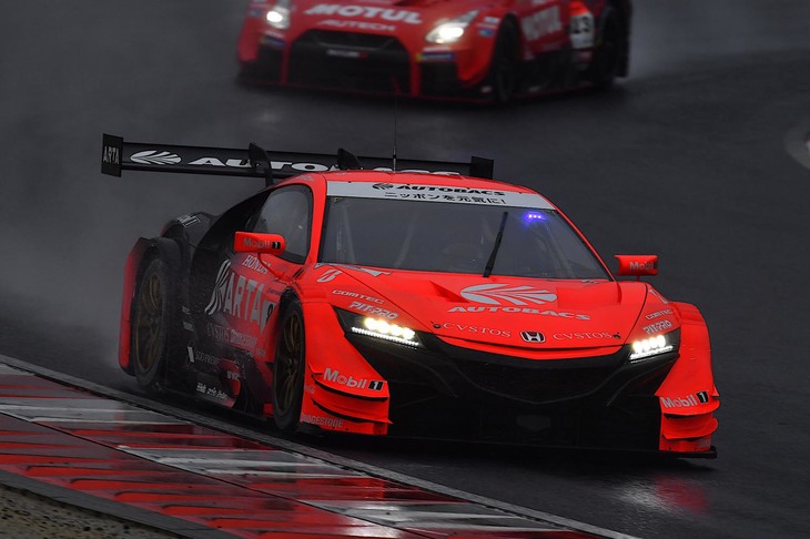 GT500クラスで勝利した、野尻智紀／伊沢拓也組のNo.8 ARTA NSX-GT。
