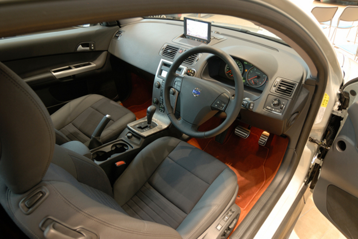 ボルボC30 2.4i Aktiv（FF/5AT）／T-5（FF/5AT）【試乗速報（前編