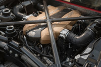 吸排気系に大幅な改良を受けた6.5リッターV12エンジン。「アヴェンタドールS」より30ps高い770psの最高出力と、30Nm大きい720Nmの最大トルクを発生する。