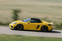 非常用ルーフは、少し練習すれば1分以内に取り付けられる。洗車？　やめてください！