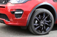 「ダイナミックエクステリアパック」に含まれる、グロスブラック仕上げの20インチアルミホイール。