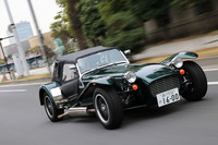 動力性能については、0-100km/h加速が5秒、最高速が195km/hと公称されている。上位モデルの「480S」や「620R」などと比べれば控えめだが、十分に速いクルマだ。