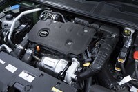 フロントに積まれる1.5リッター直4ディーゼルターボエンジンは最高出力130PS、最大トルク300N・mを発生する。