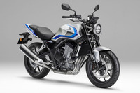 ホンダCB400スーパーフォアE-Clutch（写真の車体色は「ウルフシルバーメタリック」）