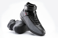 マツダとミズノが共同開発したドライビングシューズ発売の画像