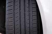 「BluEarth-GT AE51」では非対称パターンを専用開発。快適な乗り心地と優れた操縦安定性を持ち、トレッドパターンの新機軸となる「ライトニンググルーブ」や「ブレードカットサイプ」がウエット性能を向上させたという。